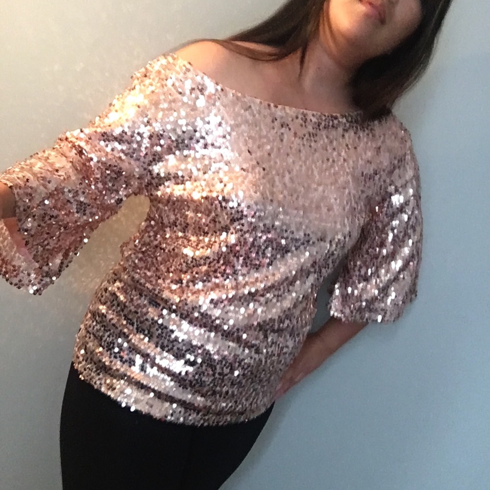 HP🎉Best seller! Rose gold off shoulder sequin top - Picture 7 of 8